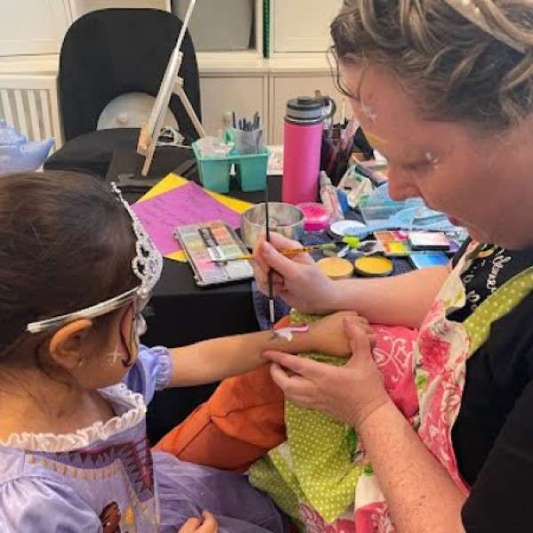 Maria Paints, kids party entertainer