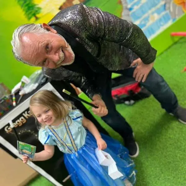 Gregg, kids party entertainer